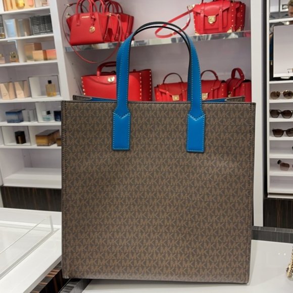 Michael Kors Kenly Large Tote - Picture 9 of 16